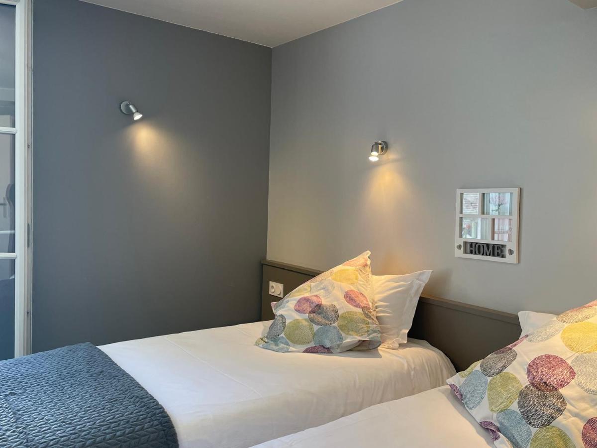 Logis Castel De Mirambel Hotel