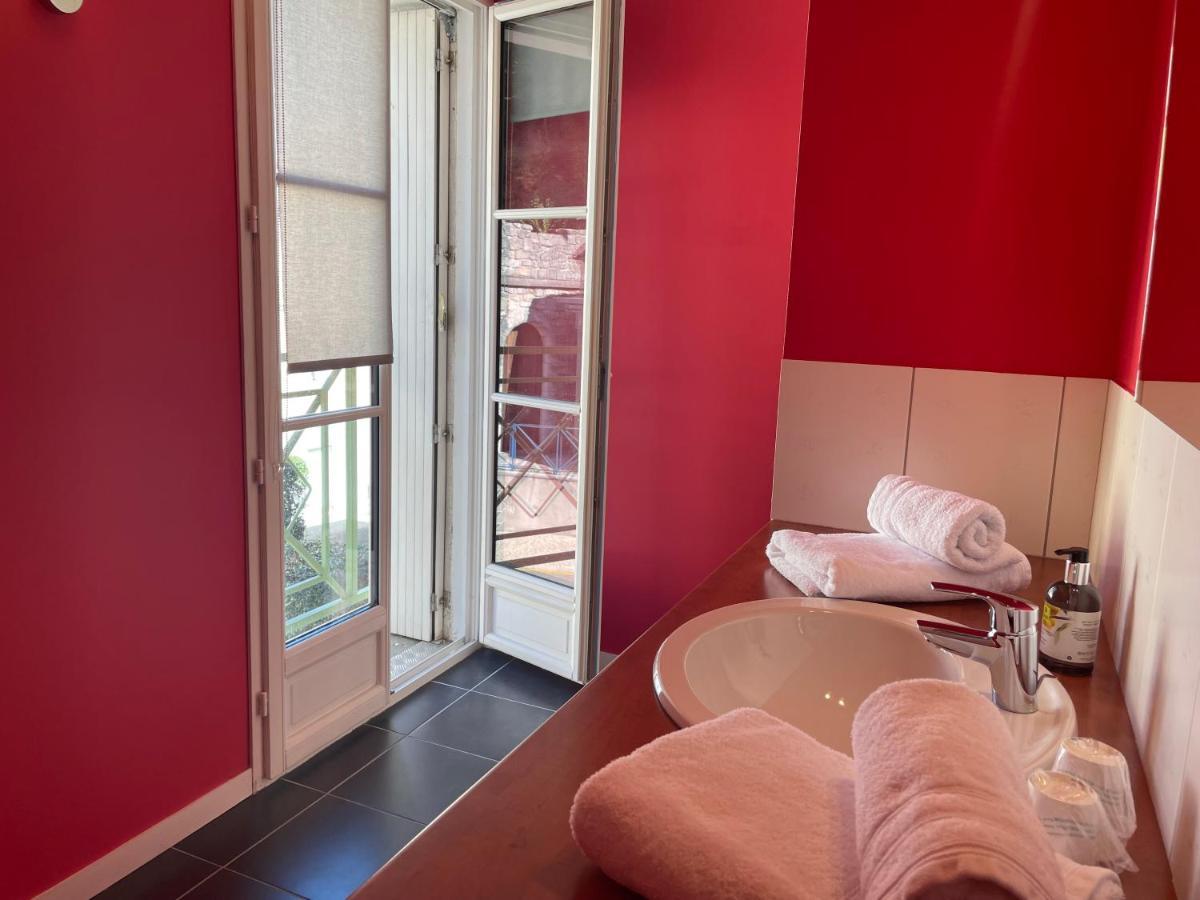 Logis Castel De Mirambel Hotel 3*