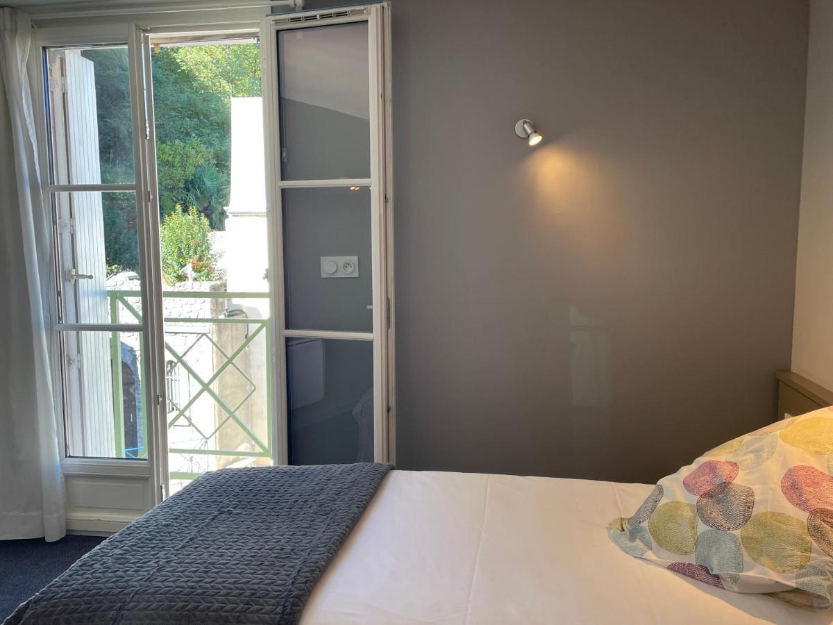 Logis Castel De Mirambel Hotel