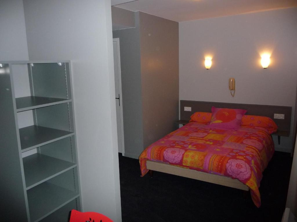 Logis Castel De Mirambel